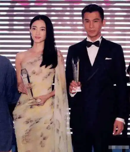 王丽坤与他在一起8年,把最好的青春都给了他,他却转身与别人结婚