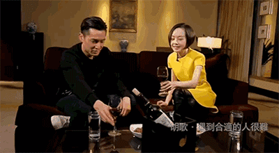 你们都在唏嘘胡歌和薛佳凝的过往恋情还有人记得当年这部神剧粉红女郎