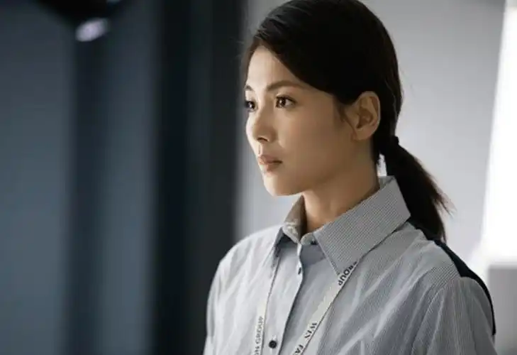 拍摄于2021年,只有一部《做自己的光》于去年十一月份杀青,刘涛和