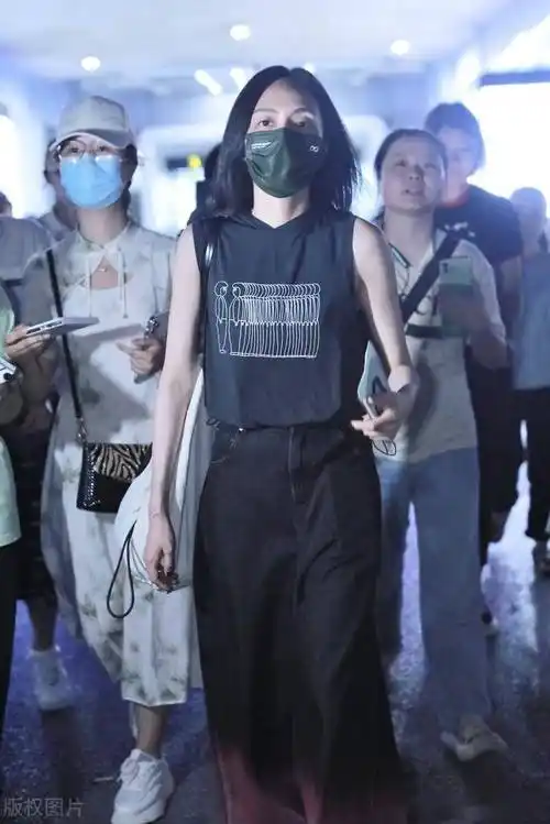 刘惜君抵达长沙机场,前往录制《浪姐4》总决赛