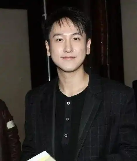 汤珈铖含着金汤匙出生的汤臣二公子