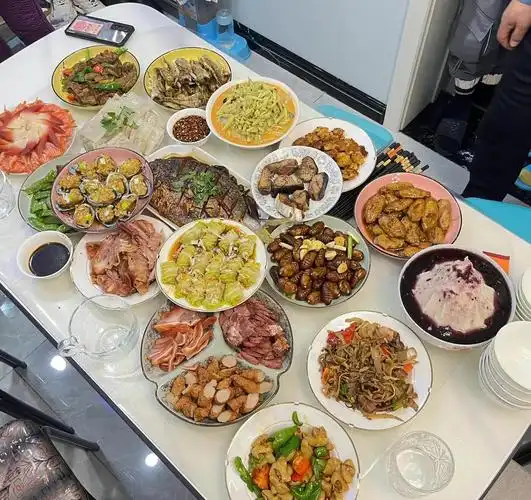 春天网友带女朋友回家晒家宴家家丰盛又美味最后一桌最豪华