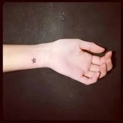 小小五角星,手腕五角星纹身