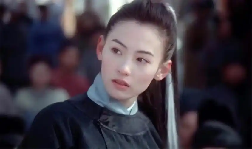 张柏芝:精致的五官,脱俗的气质,多少人曾爱慕她年轻时的容颜