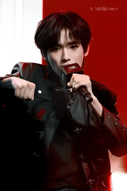 时代少年团gq舞台照#  #今日星拍放送#  失恋循环-宋亚轩