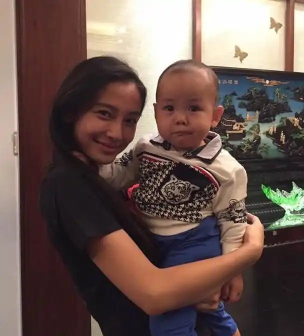 有种"遗憾"叫杨颖儿子,避开母亲的基因,和黄晓明倒是挺相似的