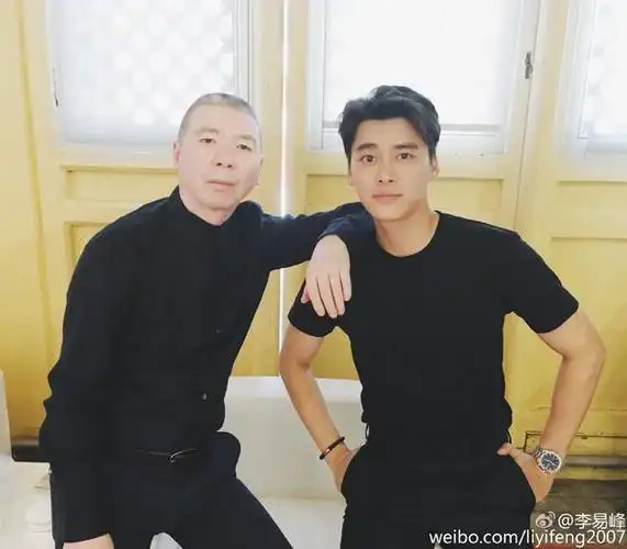 怪不得李易峰称其为"冯圆圆",俩人曾在电影《老炮儿》中饰演父子,如今