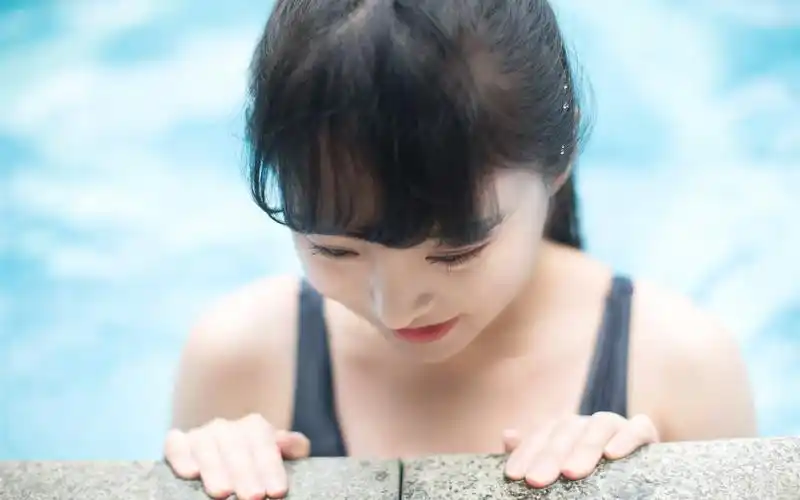 柳侑绮性感死水库写真壁纸性感美女美女图片嫩模柳侑绮火辣写真比基尼