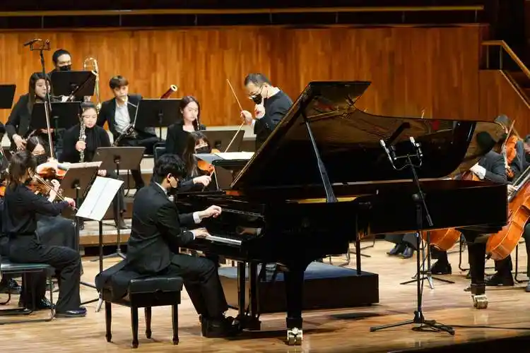 奏响拉威尔名曲黄梓轩钢琴巡回音乐会广州站星海上演