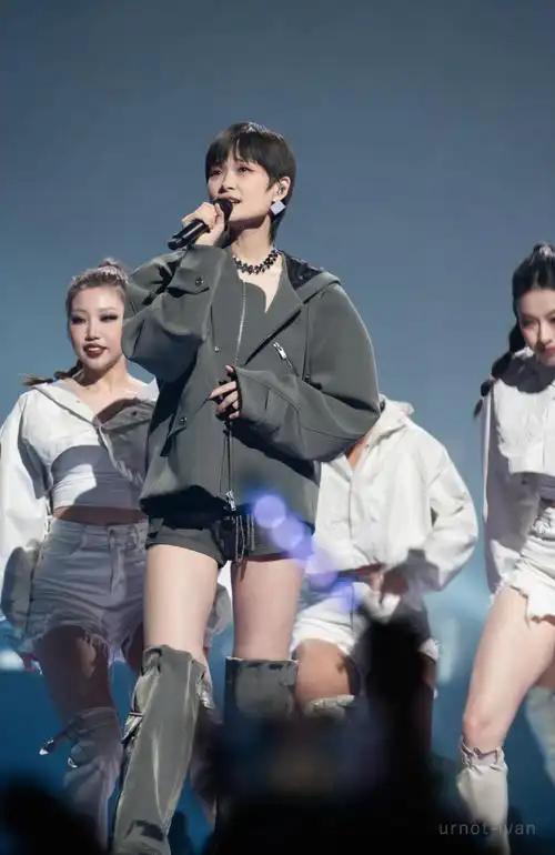 李宇春广州演唱会##李宇春演唱会##2024李宇春周末愉快演唱会