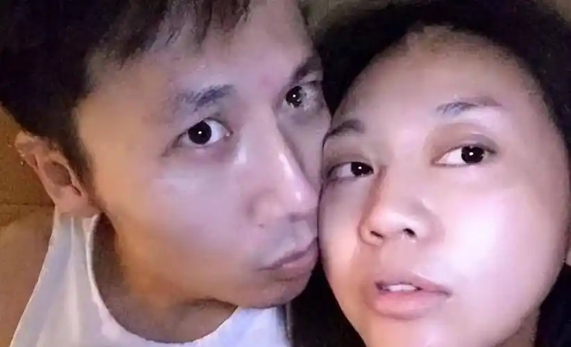 据报道,她的前男友包括小她9岁的王伟,小她8岁(一说小她11岁)的演员