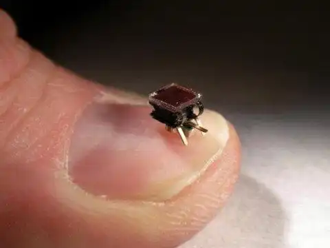 没电机无电池!全球最小的四足机器人有多重? 科技世界网