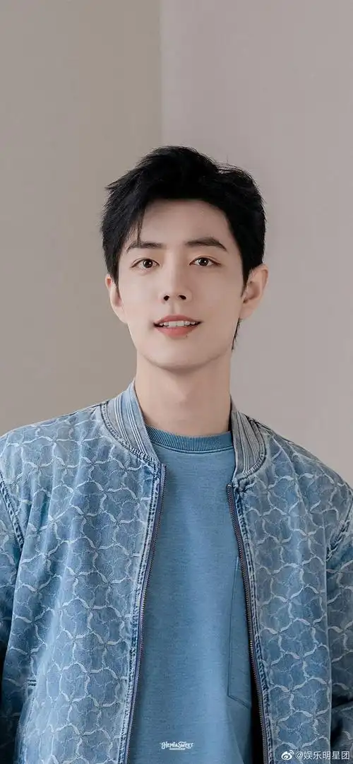 大学时期的肖战和现在相比,差距是不是还挺大的|肖战|差距|大学_新浪