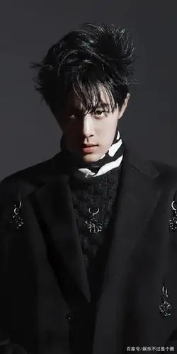 肖战|有趣的灵魂之一:在黑白光影中的灵魂舞蹈