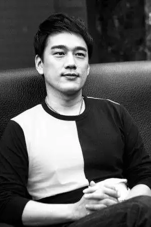 王耀庆16岁误进娱乐圈27岁和妻子相伴19年如今47非霸总不演