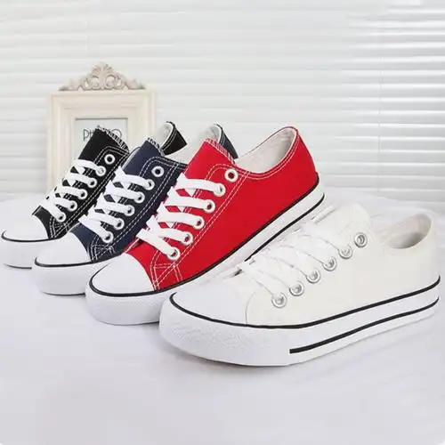 黑白色原宿运动鞋子一双