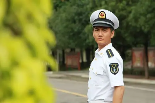 天生要完美洪连城每人身边都有丁一