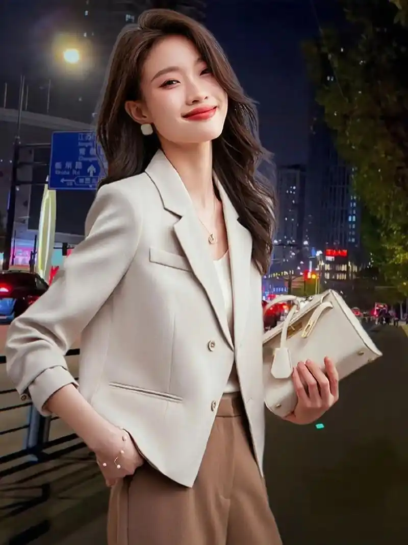 这款小西装外套女真的好喜欢今年春 秋季流行的通勤风,我给你带 - 抖