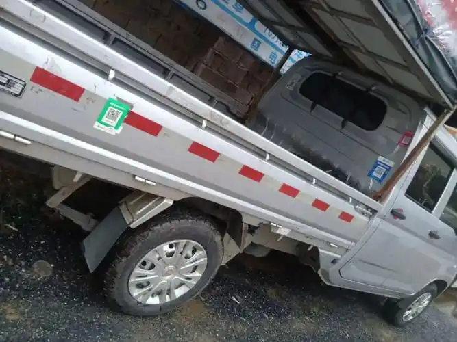 刚刚到店20年3月上户五菱新卡双排座栏杆货厢车,移动合法栏杆 - 抖音