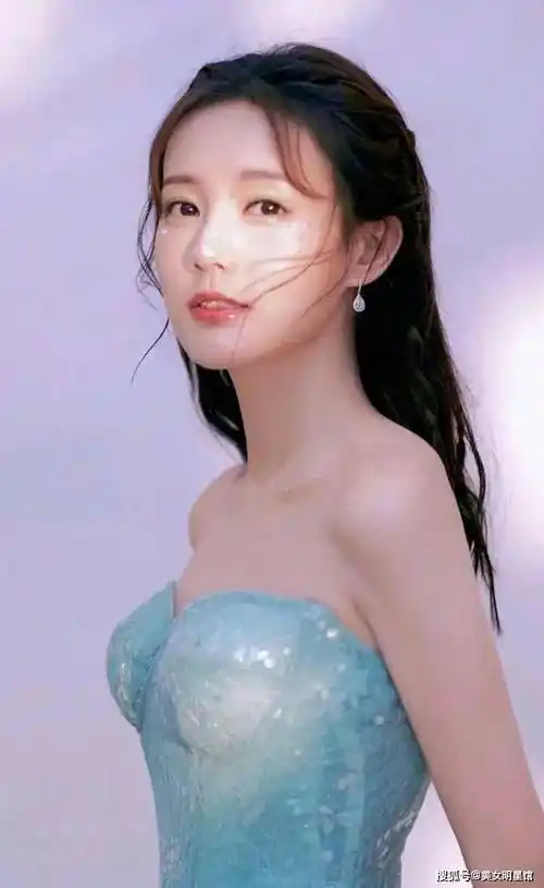 33岁李一桐,性感撩人秀色可餐!_身材_魅力_气质