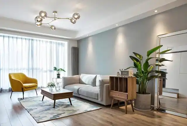 客厅色彩丰满,将空间打造成如春天来临时的花园.