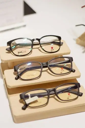 书呆子与男/女神就差一副眼镜的距离!