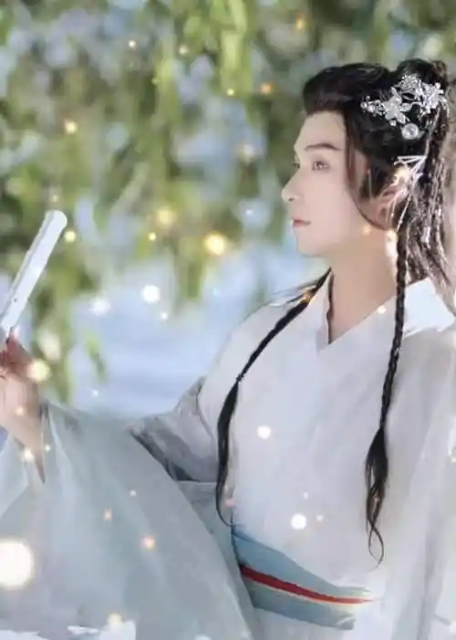 汉服美男楚淇开通外网账号!全用韩文惹争议,丝毫不提中国人身份