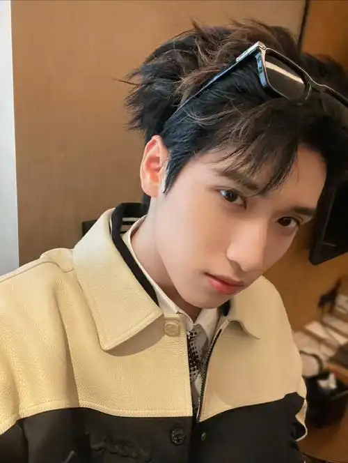 严浩翔elle风尚大典