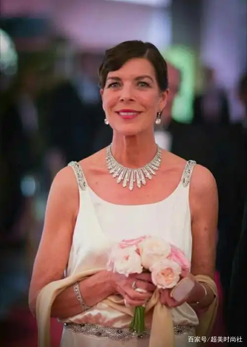 费雯丽女儿气质像保姆,茜茜公主女儿长成方脸,她们的后代全长残