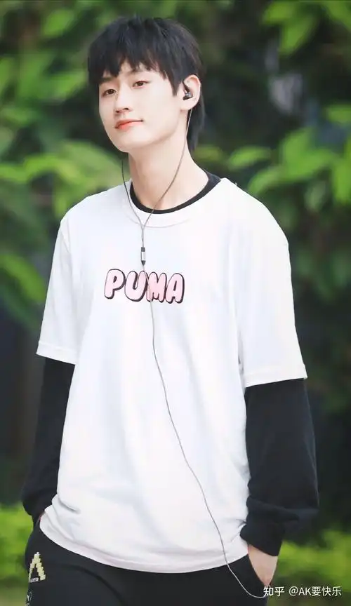 有没有ak刘彰的好看的手机壁纸? - 知乎