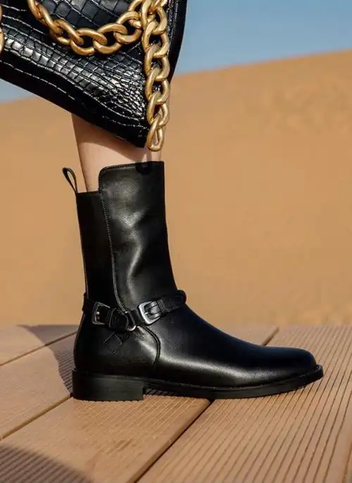 哇噻日常百搭黑色短靴简约大气街头风