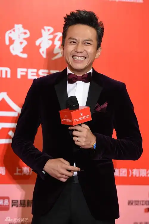 组图:邓超懒理出轨谣言 与段奕宏燃起烈日基情_高清图集_新浪网