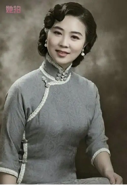 民国时代的女人漂亮,太美了.穿的服饰美观,大方.