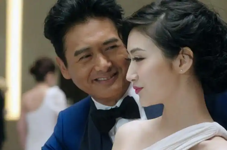 这样的小失败没有影响她的发展,景甜之后又与周润发,谢霆锋一起拍摄了