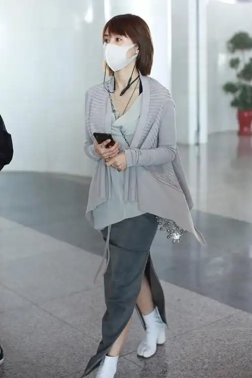 王子文承认真实身高159cm个头娇小一双长腿更像一米六五