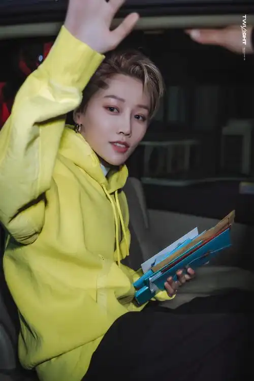 刘雨昕超话·#刘雨昕ck内衣代言人#210305  下班@the9-刘雨昕