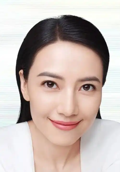 41岁高圆圆近照翻车了头大还没脖子被网友吐槽很惊悚