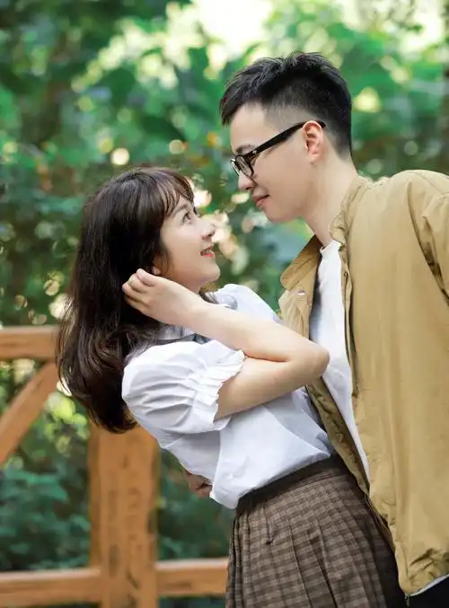 拍了好多领证跟拍和情侣客片发现女生在看着自己心仪的对象时候眼神的