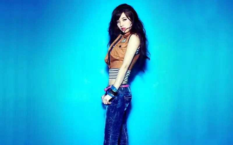 韩国美女明星裴秀智桌面壁纸