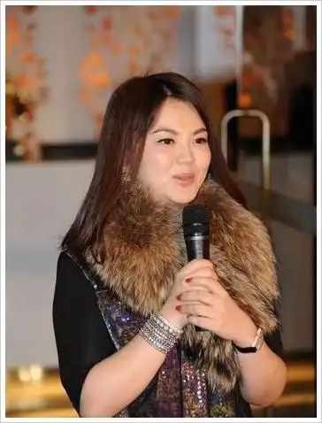 组图:李湘皮草变胖大妈 避丰满女孩穿衣雷区