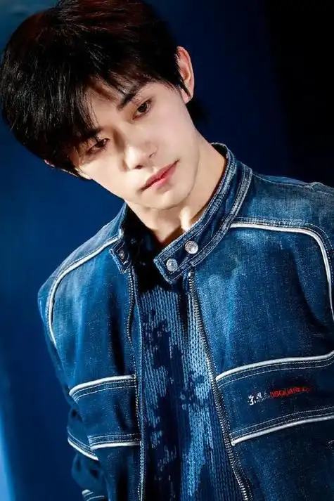 当选中影协理事,成为最年轻有为的理事,如今易烊千玺工作室包场赵丽颖