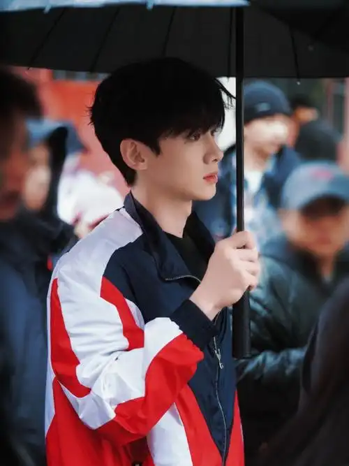 难哄站内预约破百万##白敬亭桑延