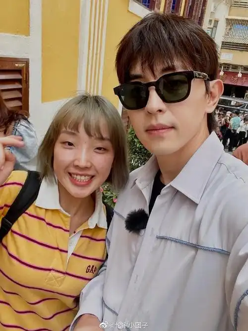 邓伦#全民合照日我酸了,邓爷的合影真心不错@邓伦