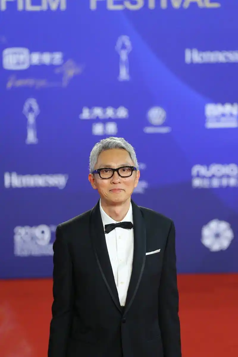 组图:松重丰出席北京电影节 开微博成日更博主