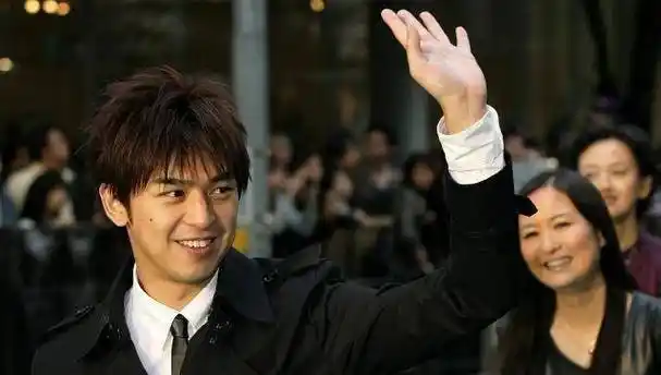 出道18年,3段桃色恋情,这位金钟影帝是"渣男"还是"情种"_陈柏霖_陈