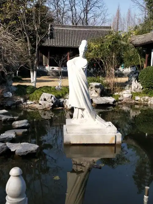 来到梅兰芳公园就感受到一种艺术的气息,梅兰芳是一位了不起的京剧