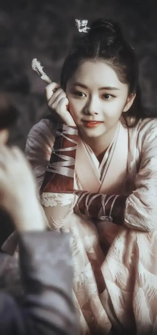 袁今夏(谭松韵)