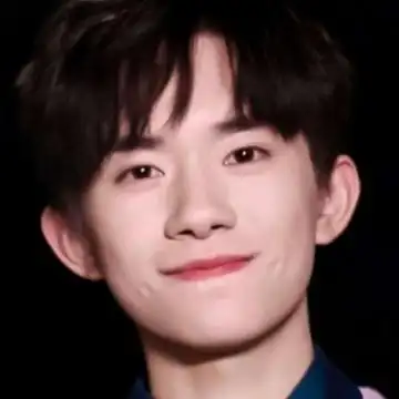 超受欢迎的易烊千玺微信帅气头像