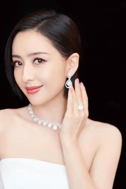 佟丽娅气质美女女神明星写真性感迷人不愧是公认的美女