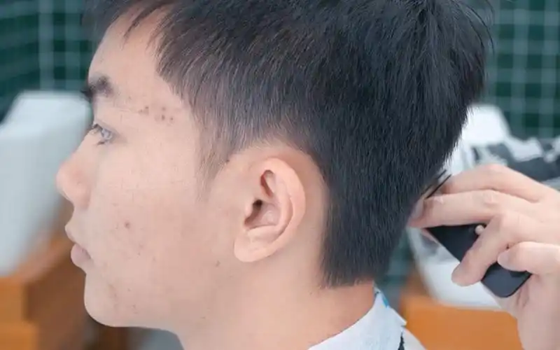 周围没那么短头顶弄点碎发这款6厘米男生发型简单柔和文艺清新